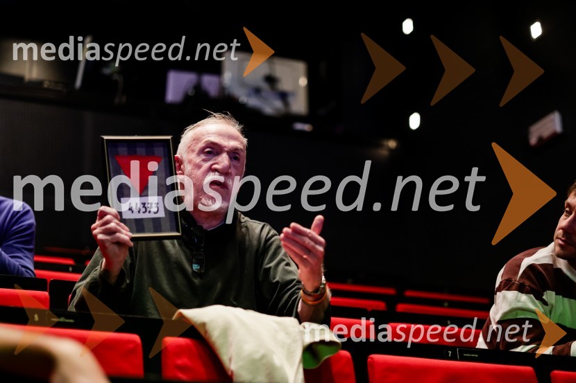 Nezlomljivi, projekcija filma v Mini teatru