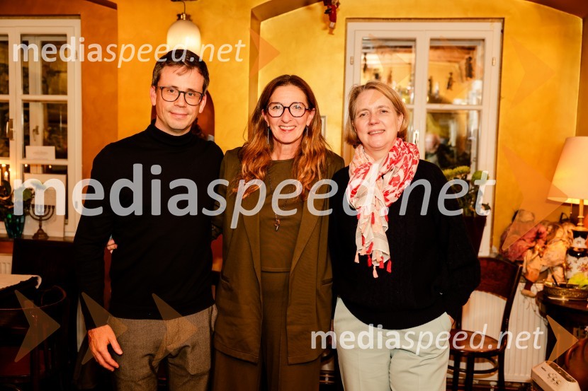  ... ;  Beth Lane, igralka, producentka, pisateljica;  Sylvia Groneick, nemška veleposlanica v SlovenijiNezlomljivi, projekcija filma v Mini teatru