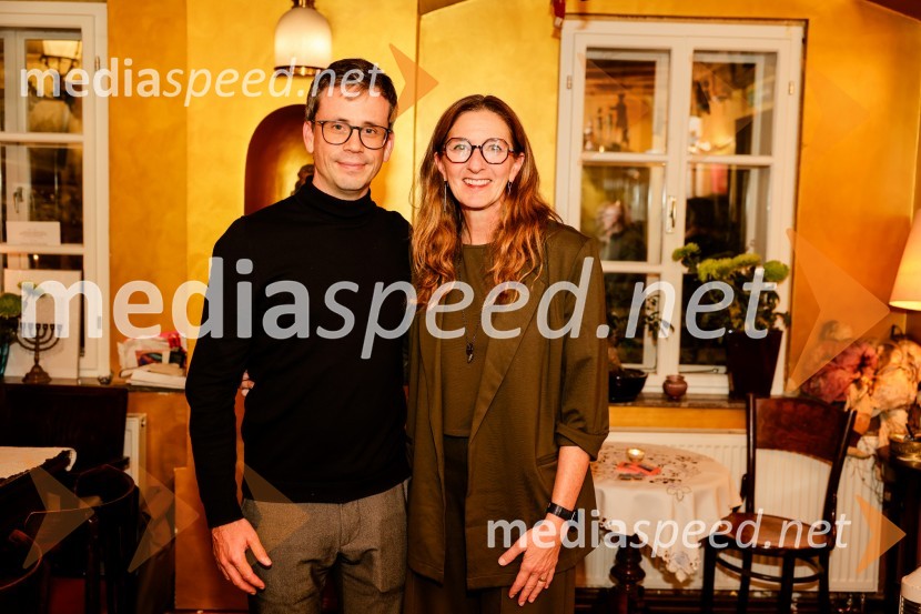  ... ;  Beth Lane, igralka, producentka, pisateljicaNezlomljivi, projekcija filma v Mini teatru