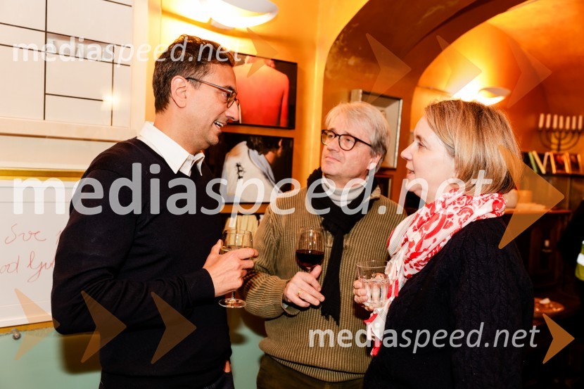  ... ;  ... ;  Sylvia Groneick, nemška veleposlanica v SlovenijiNezlomljivi, projekcija filma v Mini teatru