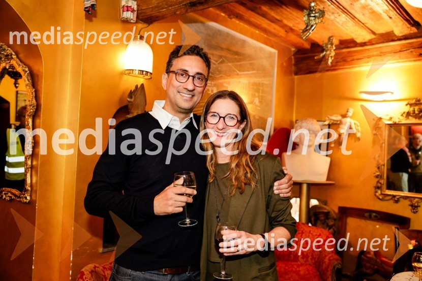  ... ;  Beth Lane, igralka, producentka, pisateljicaNezlomljivi, projekcija filma v Mini teatru