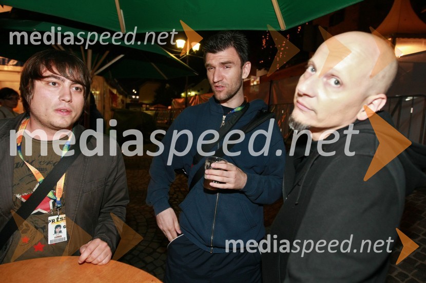 Matija Stepišnik, novinar časnika Večer, Marko Pigac, fotograf in Bartolo Lampret, tiskovni predstavnik Policijske uprave MariborDogajanje na 17. Festivalu Lent 2009