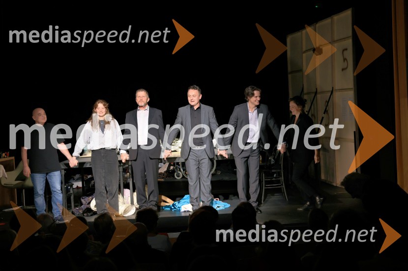  Branko  Rožman, avtor glasbe in korepetitor;  Lara Čabrian, asistentka režiserja;  Borut  Veselko, igralec;  Peter Srpčič, direktor, Mestno gledališče Ptuj;  Domen Valič, igralec;  ... Življenje v teatru, premiera, Mestno gledališče Ptuj