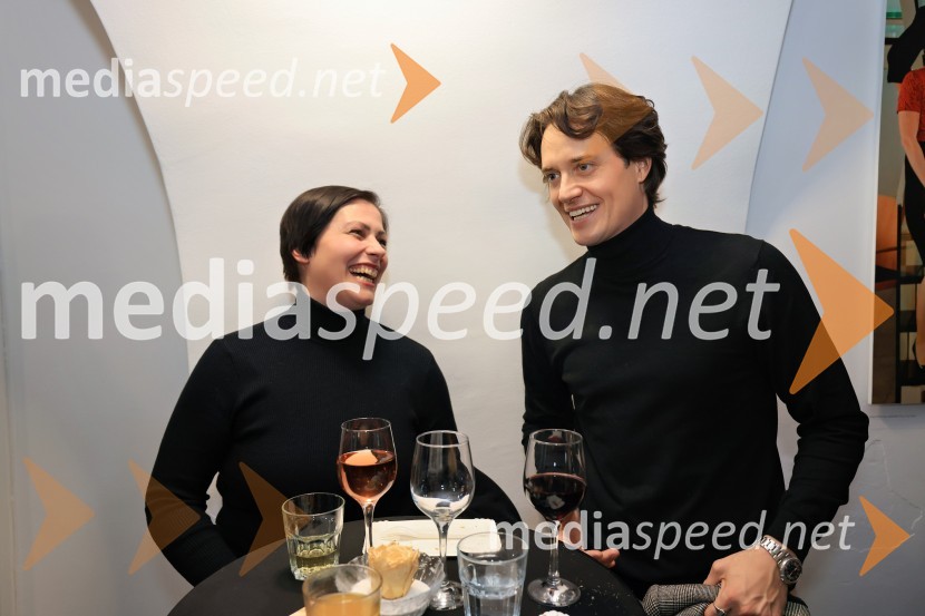  Nuška Drašček, pevka;  Domen Valič, igralecŽivljenje v teatru, premiera, Mestno gledališče Ptuj