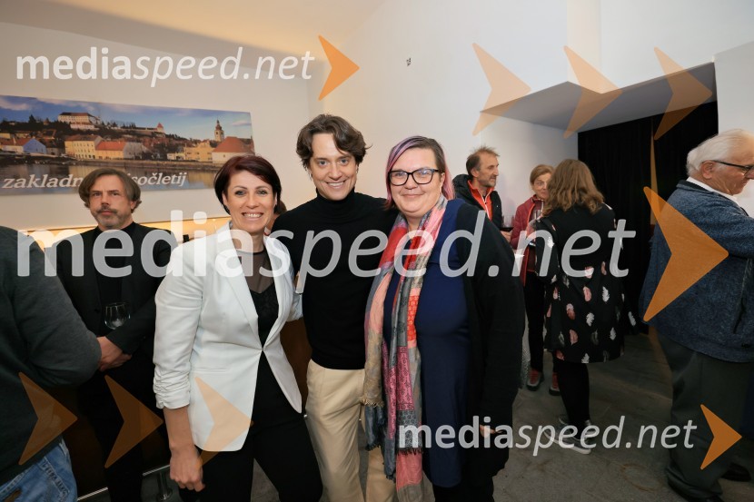  Sabina Selinšek, Mestno gledališče Ptuj;  Domen Valič, igralec;  ... Življenje v teatru, premiera, Mestno gledališče Ptuj