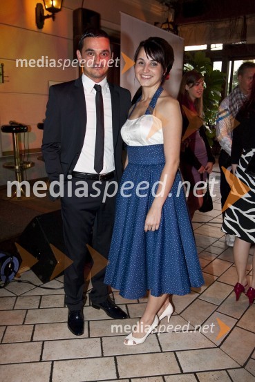 Gregor Murn, moderator in urednik Radia Belvi in njegovo dekle Maruša Kobal, moderatorka Radia Belvi in TV voditeljicaPremiera videospota: Life goes up, skupine Tangels