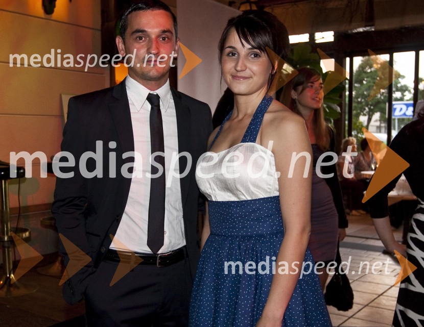 Gregor Murn, moderator in urednik Radia Belvi in njegovo dekle Maruša Kobal, moderatorka Radia Belvi in TV voditeljicaPremiera videospota: Life goes up, skupine Tangels