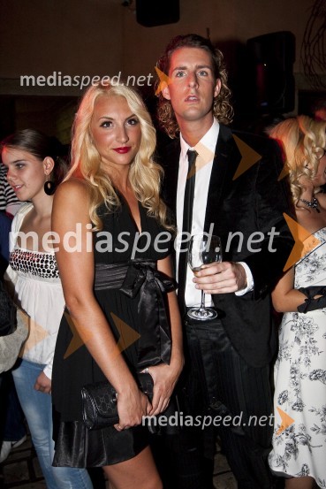 Ula Šemole, plesalka in Jakob Kapus, novinarPremiera videospota: Life goes up, skupine Tangels