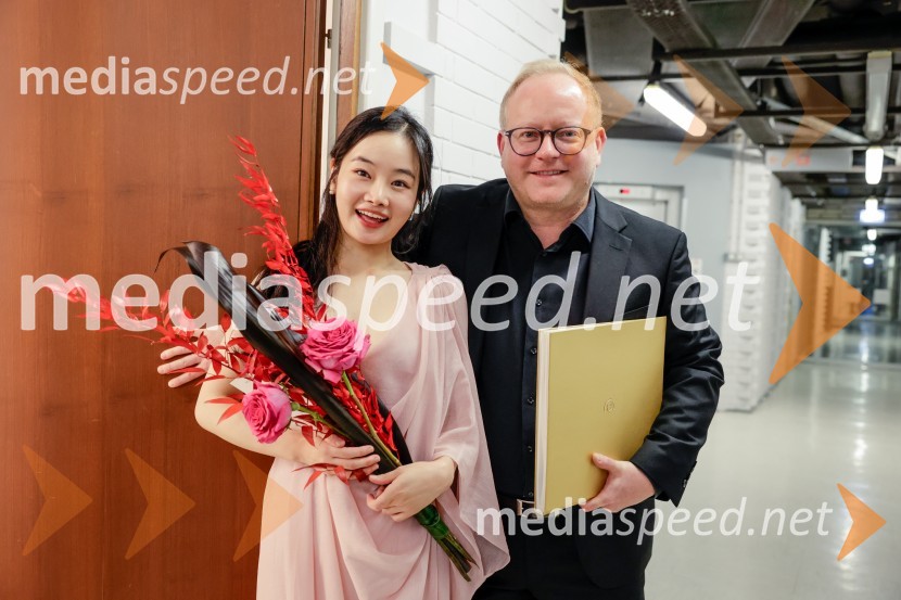  Darinka Pavlič Kamien, strokovnjakinja za komuniciranje; mag. Aleš Drenik, vodja programa resne glasbe, opere in balet, Cankarjev domSimfonični orkester iz Antwerpna, koncert v Cankarjevem domu