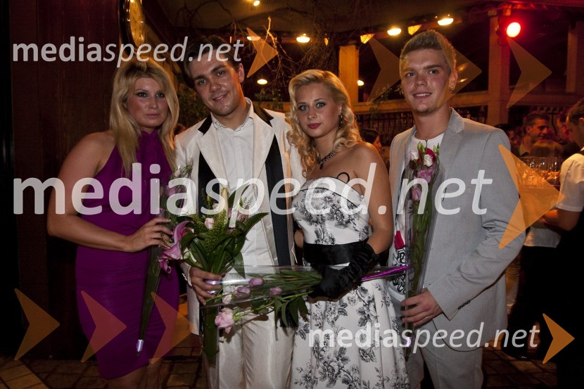 Skupina Tangels (Kataya Ajster, Aleš Vovk - Raay, Marjetka Jurkovnik in Mitja Šinkovec)Premiera videospota: Life goes up, skupine Tangels