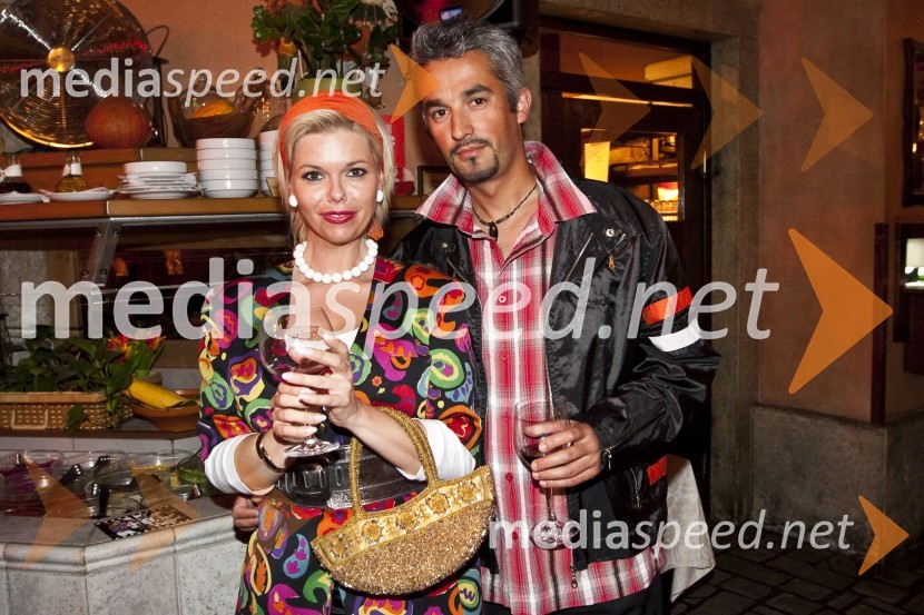 Nana Zeneli, glasbena managerka in Gena Zeneli, koreografPremiera videospota: Life goes up, skupine Tangels