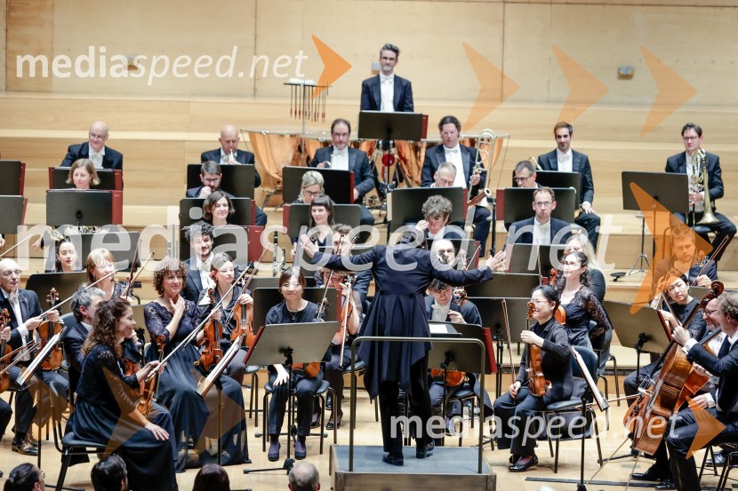  Shiyeon Sung, dirigentkaSimfonični orkester iz Antwerpna, koncert v Cankarjevem domu