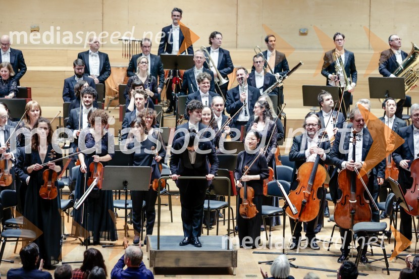  Shiyeon Sung, dirigentkaSimfonični orkester iz Antwerpna, koncert v Cankarjevem domu