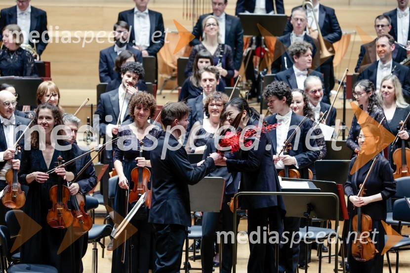  Shiyeon Sung, dirigentkaSimfonični orkester iz Antwerpna, koncert v Cankarjevem domu