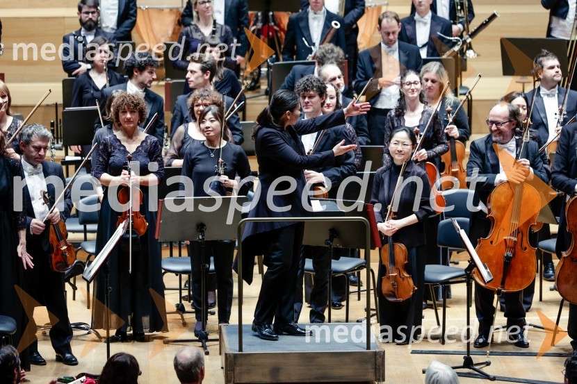  Shiyeon Sung, dirigentkaSimfonični orkester iz Antwerpna, koncert v Cankarjevem domu