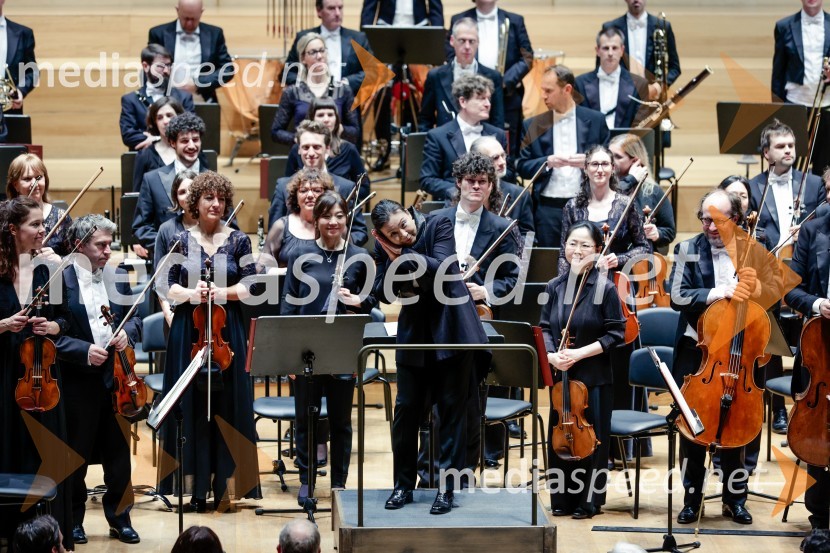  Shiyeon Sung, dirigentkaSimfonični orkester iz Antwerpna, koncert v Cankarjevem domu