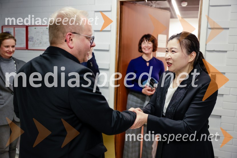 mag. Aleš Drenik, vodja programa resne glasbe, opere in balet, Cankarjev dom;  Shiyeon Sung, dirigentkaSimfonični orkester iz Antwerpna, koncert v Cankarjevem domu