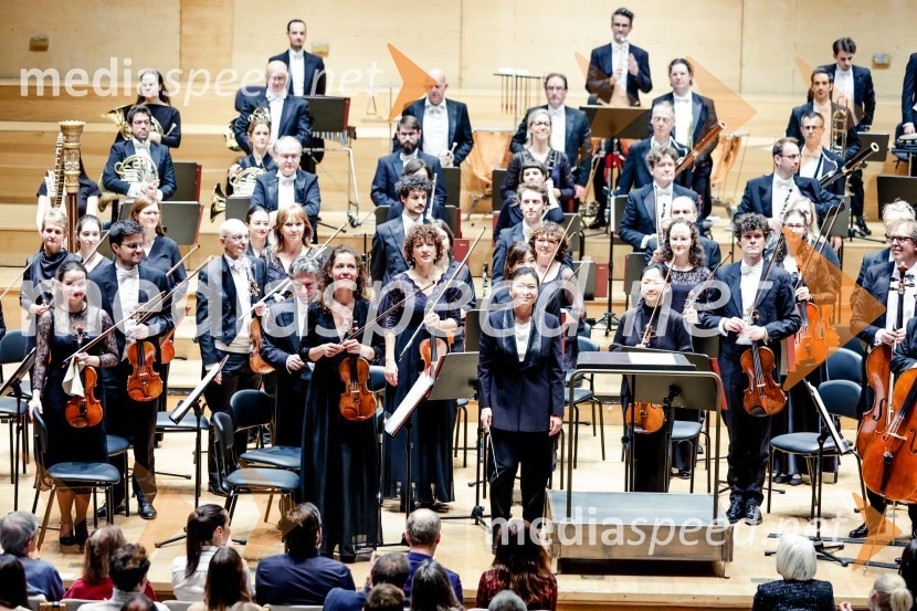  ... ;  Shiyeon Sung, dirigentkaSimfonični orkester iz Antwerpna, koncert v Cankarjevem domu