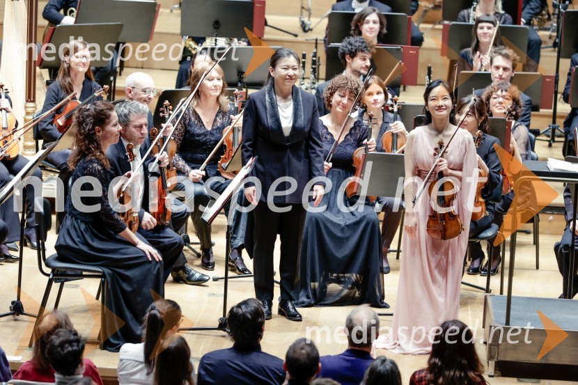  Shiyeon Sung, dirigentka;  Bomsori Kim, violinistkaSimfonični orkester iz Antwerpna, koncert v Cankarjevem domu