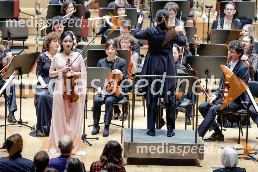  Bomsori Kim, violinistka;  Shiyeon Sung, dirigentkaSimfonični orkester iz Antwerpna, koncert v Cankarjevem domu
