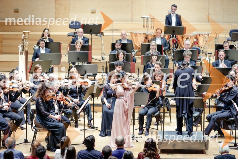  Bomsori Kim, violinistka;  Shiyeon Sung, dirigentkaSimfonični orkester iz Antwerpna, koncert v Cankarjevem domu