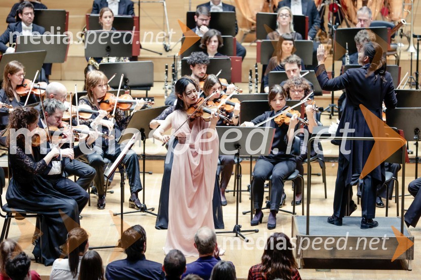  Bomsori Kim, violinistka;  Shiyeon Sung, dirigentkaSimfonični orkester iz Antwerpna, koncert v Cankarjevem domu