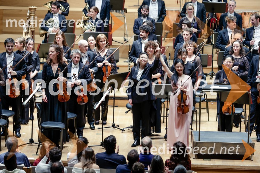  Shiyeon Sung, dirigentka;  Bomsori Kim, violinistkaSimfonični orkester iz Antwerpna, koncert v Cankarjevem domu