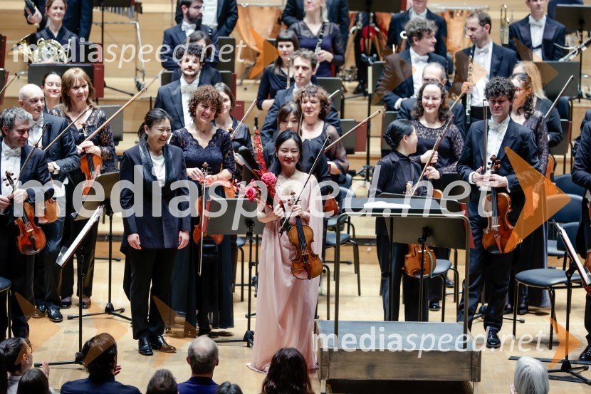  Bomsori Kim, violinistkaSimfonični orkester iz Antwerpna, koncert v Cankarjevem domu