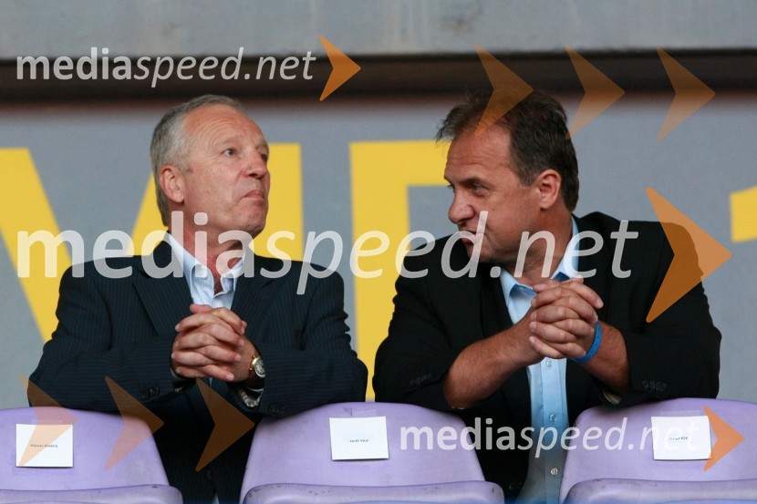 Branko Florjanič, predsednik Združenja nogometnih klubov 1. slovenske nogometne lige in Ivan Simič, predsednik Nogometne zveze SlovenijeNogometna tekma, Superpokal 2009, NK Maribor:NK Interblock