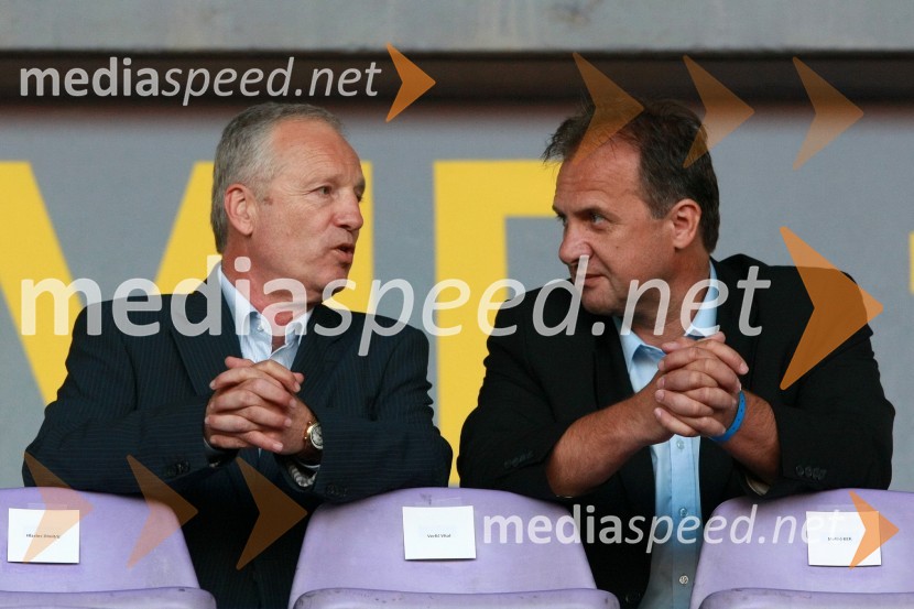 Branko Florjanič, predsednik Združenja nogometnih klubov 1. slovenske nogometne lige in Ivan Simič, predsednik Nogometne zveze SlovenijeNogometna tekma, Superpokal 2009, NK Maribor:NK Interblock