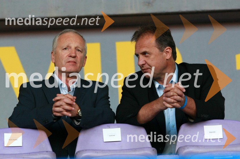 Branko Florjanič, predsednik Združenja nogometnih klubov 1. slovenske nogometne lige in Ivan Simič, predsednik Nogometne zveze SlovenijeNogometna tekma, Superpokal 2009, NK Maribor:NK Interblock