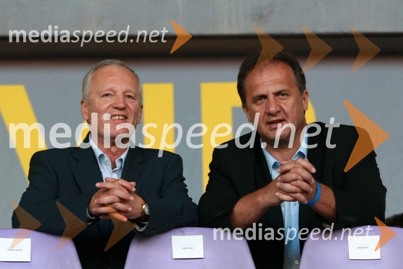 Branko Florjanič, predsednik Združenja nogometnih klubov 1. slovenske nogometne lige in Ivan Simič, predsednik Nogometne zveze SlovenijeNogometna tekma, Superpokal 2009, NK Maribor:NK Interblock