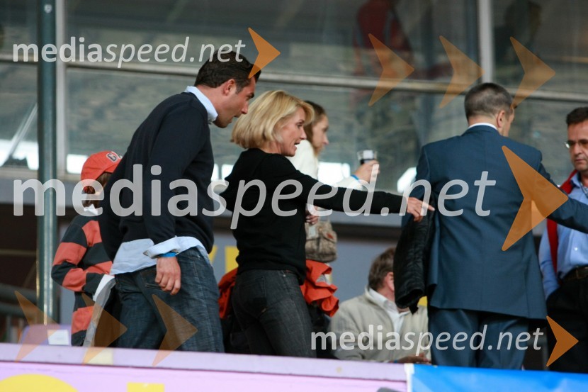 Roman Horvat, direktor in lastnik agencije Escape, mag. Simona Dimic, vodja kabineta predsednika vlade RS in ...Nogometna tekma, Superpokal 2009, NK Maribor:NK Interblock