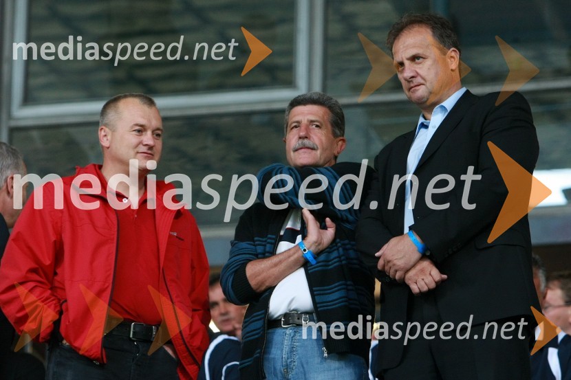 Franc Kangler, župan Mestne občine Maribor, Drago Cotar, predsednik uprave Zavarovalnice Maribor in predsednik NK Maribor in Ivan Simič, predsednik Nogometne zveze SlovenijeNogometna tekma, Superpokal 2009, NK Maribor:NK Interblock