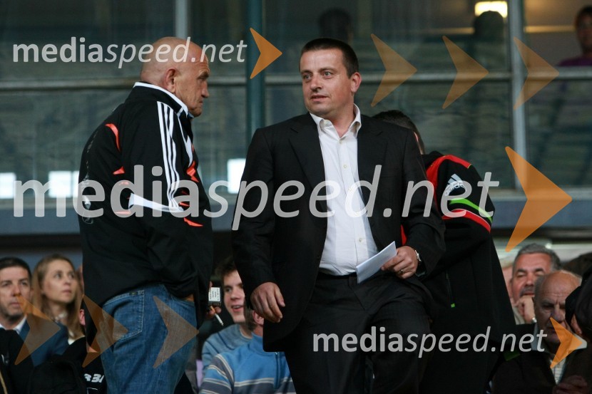 ... in Joc Pečečnik, lastnik podjetja Elektronček in predsednik NK InterblockNogometna tekma, Superpokal 2009, NK Maribor:NK Interblock
