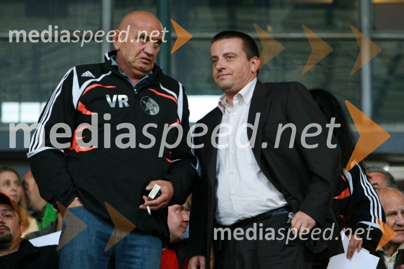 ... in Joc Pečečnik, lastnik podjetja Elektronček in predsednik NK InterblockNogometna tekma, Superpokal 2009, NK Maribor:NK Interblock