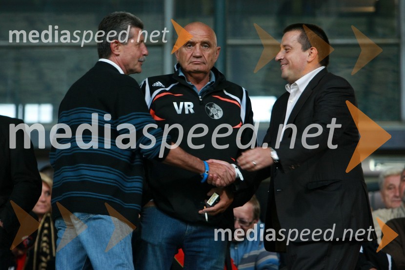 Drago Cotar, predsednik uprave Zavarovalnice Maribor in predsednik NK Maribor, ... in Joc Pečečnik, lastnik podjetja Elektronček in predsednik NK InterblockNogometna tekma, Superpokal 2009, NK Maribor:NK Interblock
