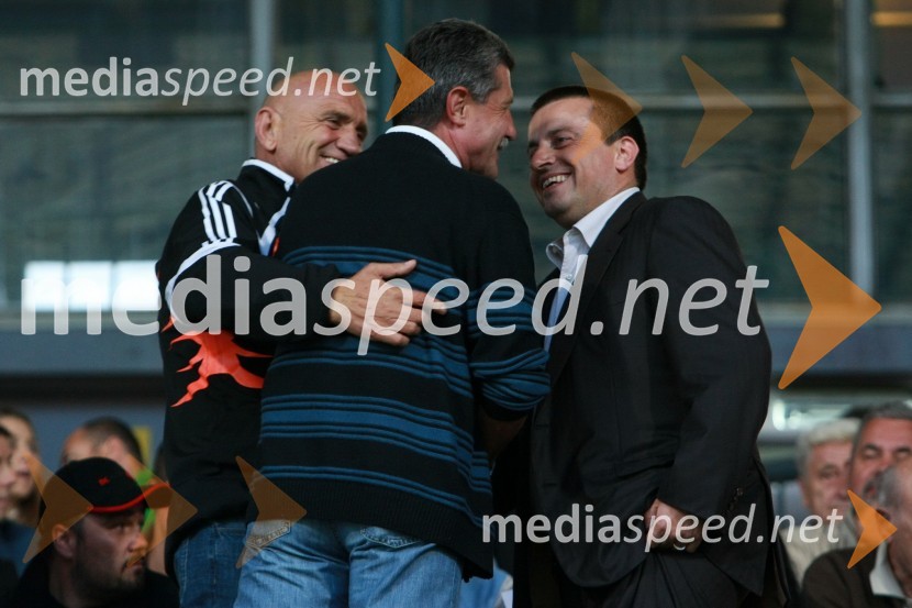 ..., Drago Cotar, predsednik uprave Zavarovalnice Maribor in predsednik NK Maribor in Joc Pečečnik, lastnik podjetja Elektronček in predsednik NK InterblockNogometna tekma, Superpokal 2009, NK Maribor:NK Interblock