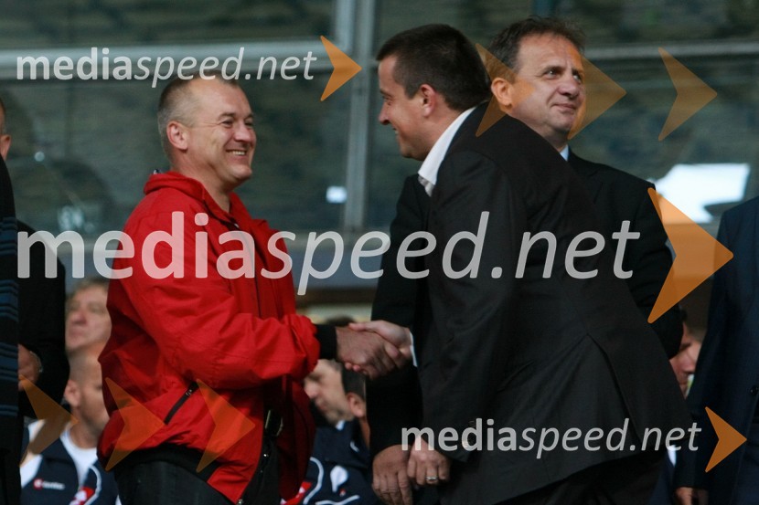 Franc Kangler, župan Mestne občine Maribor, Joc Pečečnik, lastnik podjetja Elektronček in predsednik NK Interblock in Ivan Simič, predsednik Nogometne zveze SlovenijeNogometna tekma, Superpokal 2009, NK Maribor:NK Interblock