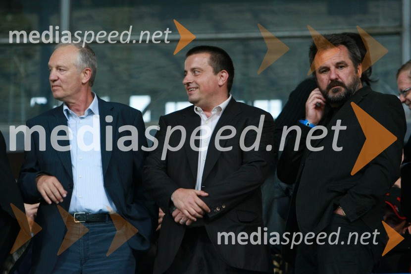 Branko Florjanič, predsednik Združenja nogometnih klubov 1. slovenske nogometne lige, Joc Pečečnik, lastnik podjetja Elektronček in predsednik NK Interblock in Stane Oražem, podpredsednik Združenja nogometnih klubov 1. slovenske nogometne ligeNogometna tekma, Superpokal 2009, NK Maribor:NK Interblock
