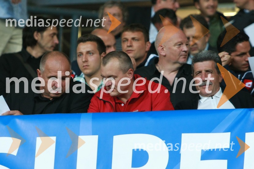 Milan Mikl, podžupan Mestne občine Maribor, Franc Kangler, župan Mestne občine Maribor in Drago Cotar, predsednik uprave Zavarovalnice Maribor in predsednik NK MariborNogometna tekma, Superpokal 2009, NK Maribor:NK Interblock