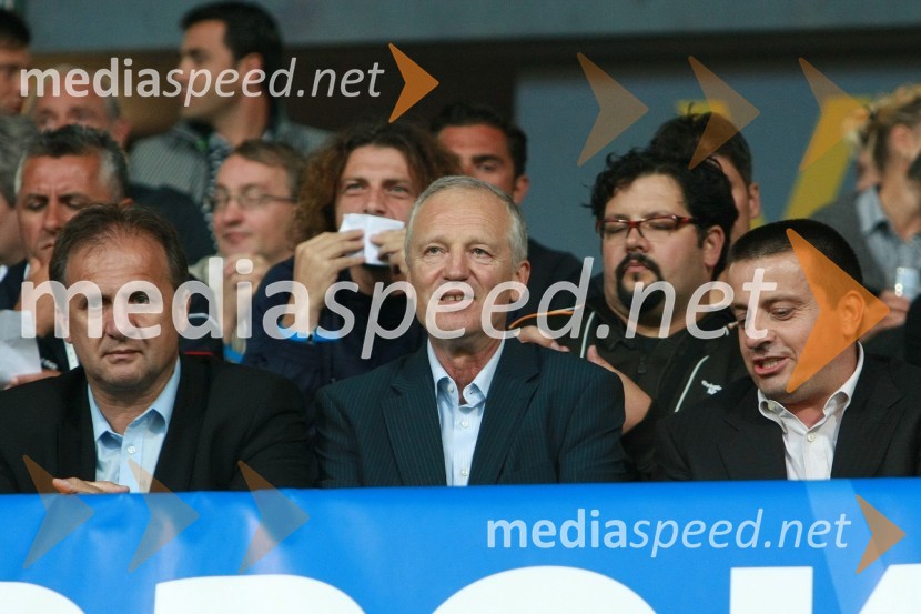 Ivan Simič, predsednik Nogometne zveze Slovenije, Branko Florjanič, predsednik Združenja nogometnih klubov 1. slovenske nogometne lige in Joc Pečečnik, lastnik podjetja Elektronček in predsednik NK InterblockNogometna tekma, Superpokal 2009, NK Maribor:NK Interblock