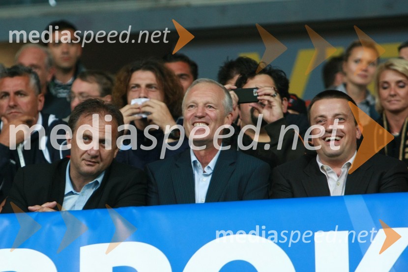 Ivan Simič, predsednik Nogometne zveze Slovenije, Branko Florjanič, predsednik Združenja nogometnih klubov 1. slovenske nogometne lige in Joc Pečečnik, lastnik podjetja Elektronček in predsednik NK InterblockNogometna tekma, Superpokal 2009, NK Maribor:NK Interblock