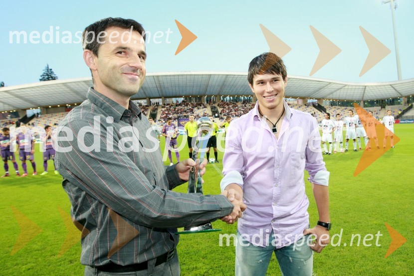 ... in Etien Velikonja, nogometaš NK HIT GoricaNogometna tekma, Superpokal 2009, NK Maribor:NK Interblock