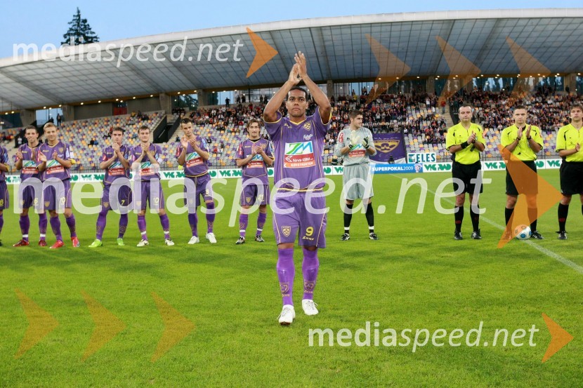 Marcos Magno Morales Tavares, nogometaš NK Maribor ter najboljši igralec 1. slovenske nogometne lige v sezoni 2008/2009 po izboru članov Sindikata profesionalnih igralcev nogometa Slovenije (SPINS)Nogometna tekma, Superpokal 2009, NK Maribor:NK Interblock