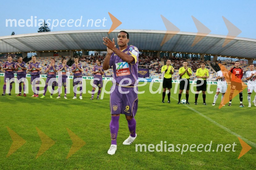 Marcos Magno Morales Tavares, nogometaš NK Maribor ter najboljši igralec 1. slovenske nogometne lige v sezoni 2008/2009 po izboru članov Sindikata profesionalnih igralcev nogometa Slovenije (SPINS)Nogometna tekma, Superpokal 2009, NK Maribor:NK Interblock