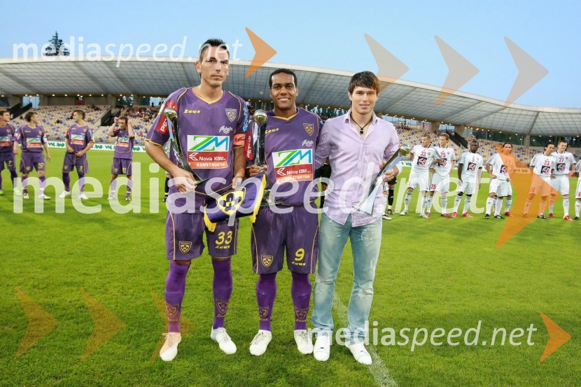 Zoran Pavlovič, nogometaš NK Maribor, Marcos Magno Morales Tavares, nogometaš NK Maribor in Etien Velikonja, nogometaš NK HIT Gorica, najboljši igralci 1. slovenske nogometne lige v sezoni 2008/2009 po izboru članov Sindikata profesionalnih igralcev nogometa Slovenije (SPINS)Nogometna tekma, Superpokal 2009, NK Maribor:NK Interblock