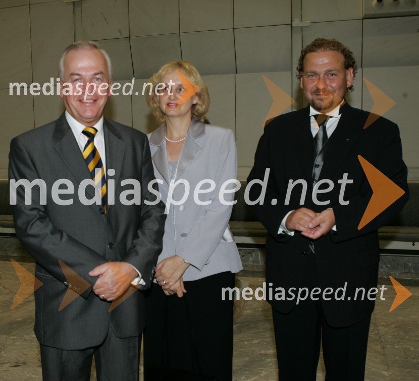 Jože Anderlič, direktor Kranjske investicijske družbe s soprogo in Darko BrlekKoncert orkestra Marijinskega gledališča iz St. Petersburga