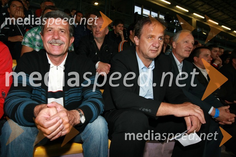 Drago Cotar, predsednik uprave Zavarovalnice Maribor in predsednik NK Maribor, Ivan Simič, predsednik Nogometne zveze Slovenije in Branko Florjanič, predsednik Združenja nogometnih klubov 1. slovenske nogometne ligeNogometna tekma, Superpokal 2009, NK Maribor:NK Interblock