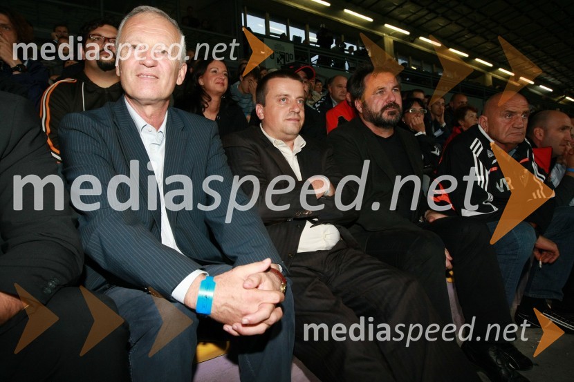 Branko Florjanič, predsednik Združenja nogometnih klubov 1. slovenske nogometne lige, Joc Pečečnik, lastnik podjetja Elektronček in predsednik NK Interblock in Stane Oražem, podpredsednik Združenja nogometnih klubov 1. slovenske nogometne ligeNogometna tekma, Superpokal 2009, NK Maribor:NK Interblock